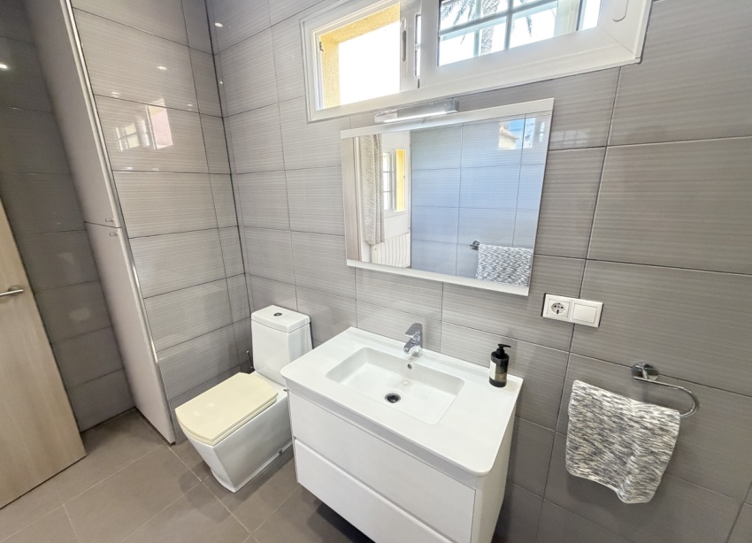 Resale - Villa / House - Orihuela Costa - Cabo Roig