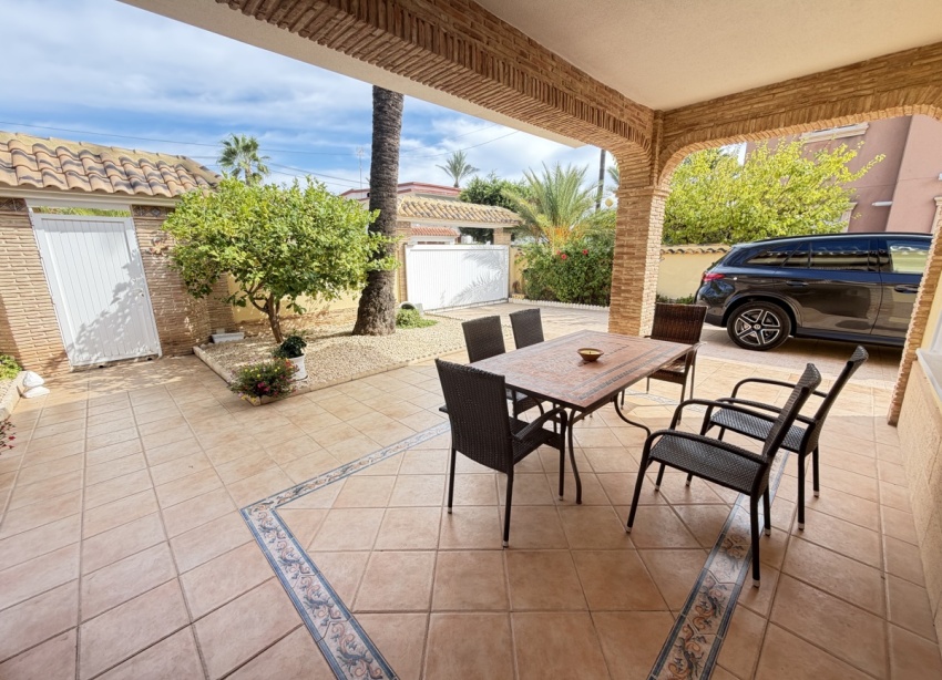 Resale - Villa / House - Orihuela Costa - Cabo Roig
