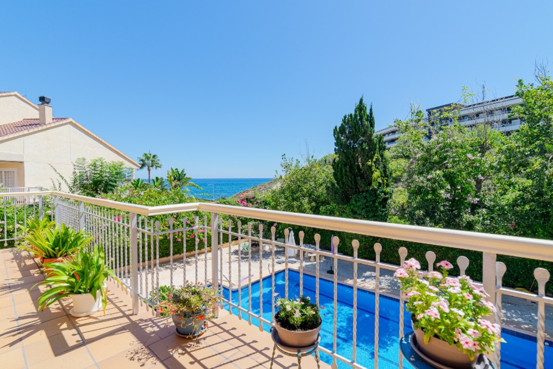 Resale - Villa / House - Orihuela Costa - Campoamor