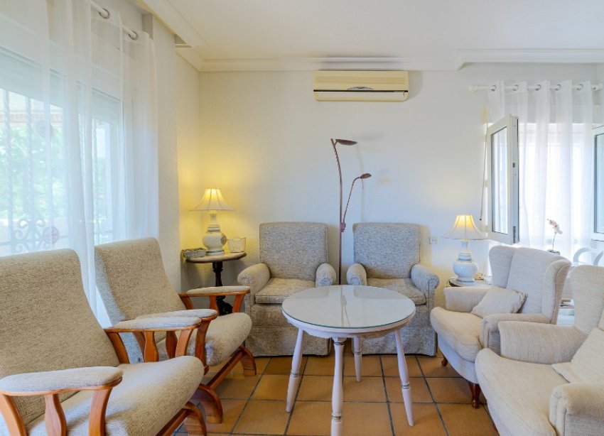 Resale - Villa / House - Orihuela Costa - Campoamor