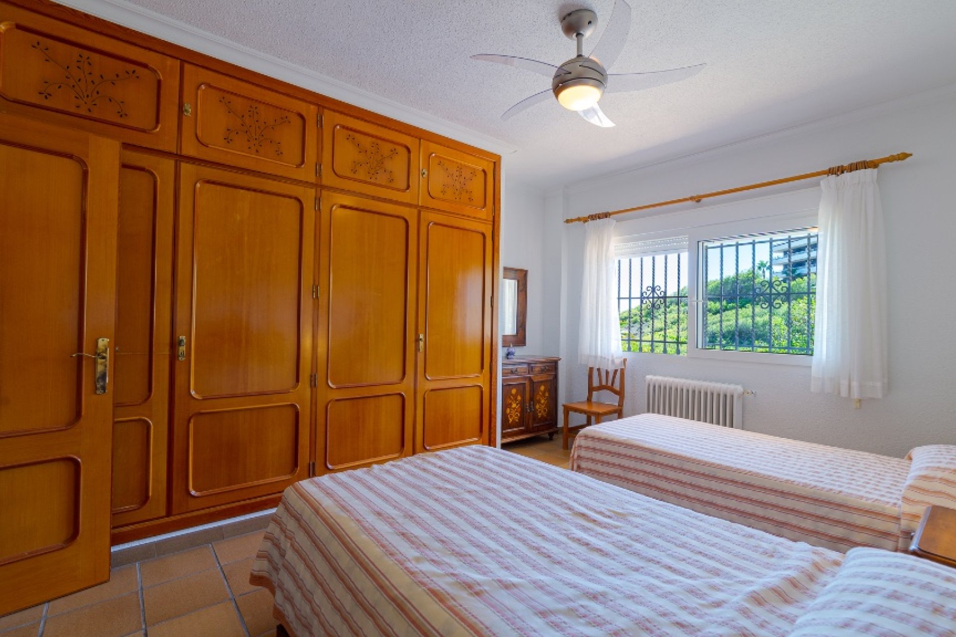 Resale - Villa / House - Orihuela Costa - Campoamor