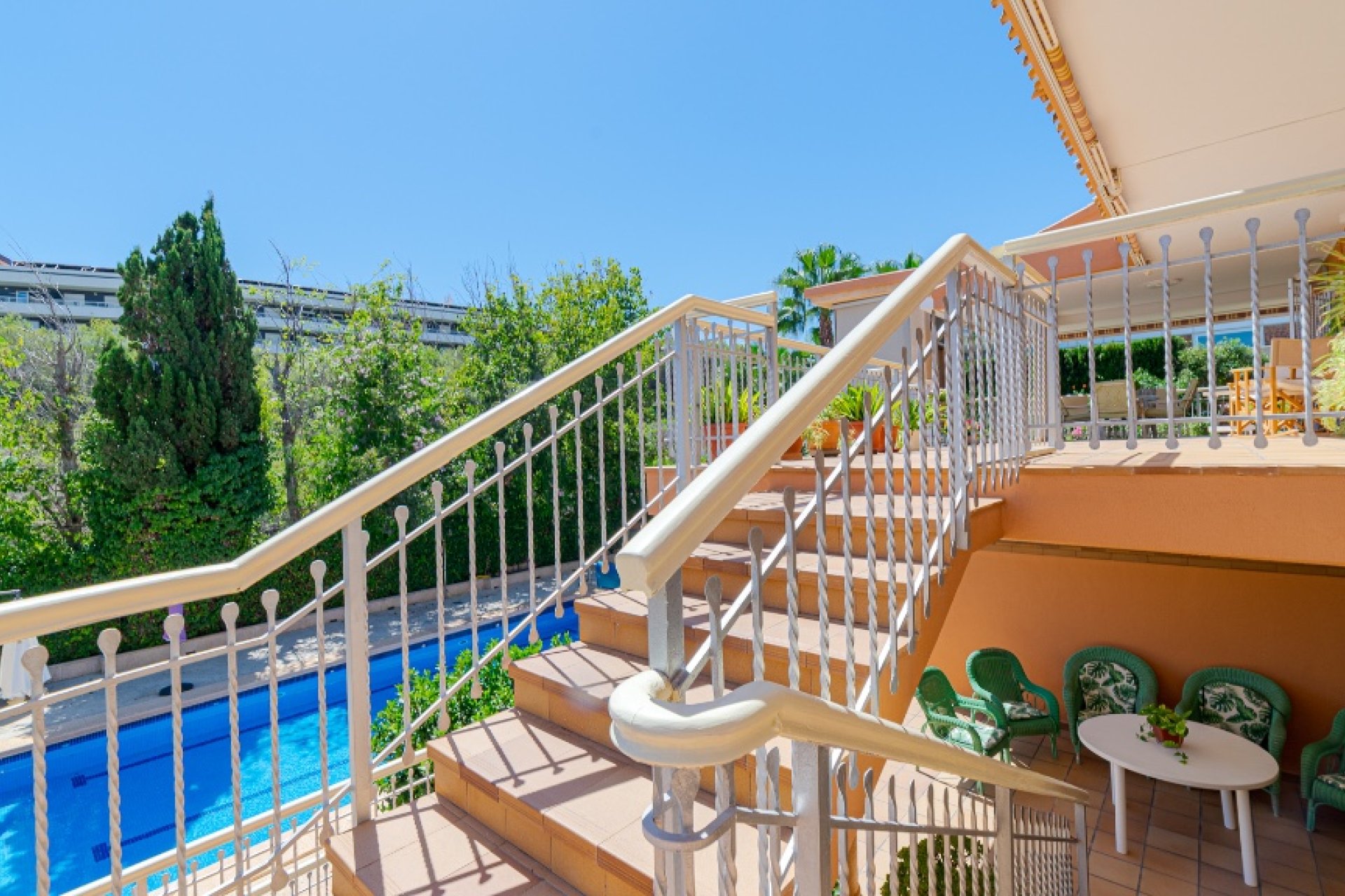 Resale - Villa / House - Orihuela Costa - Campoamor