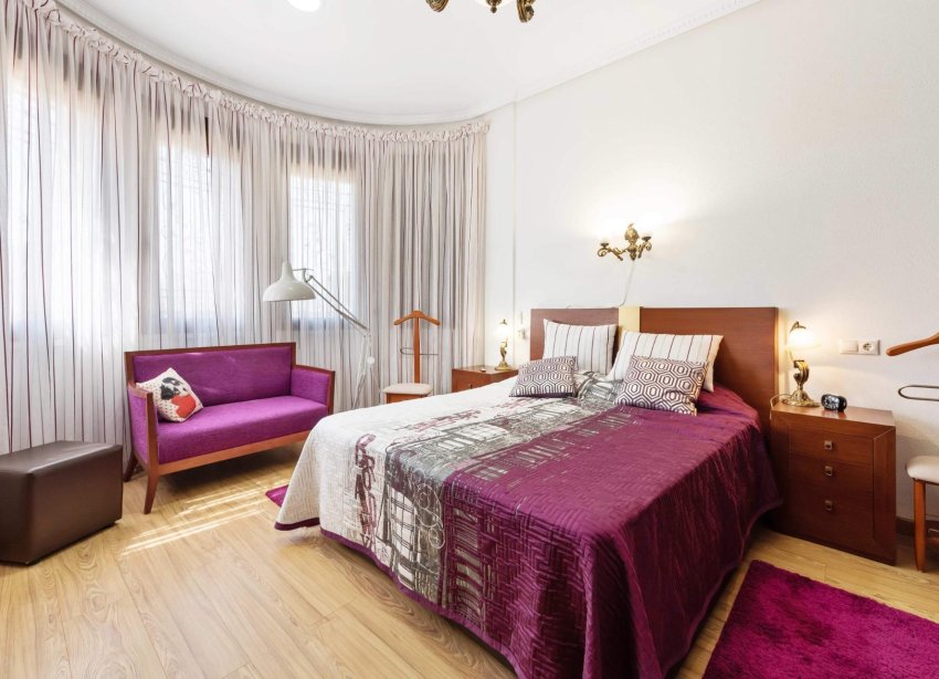 Resale - Villa / House - Orihuela Costa - Campoamor