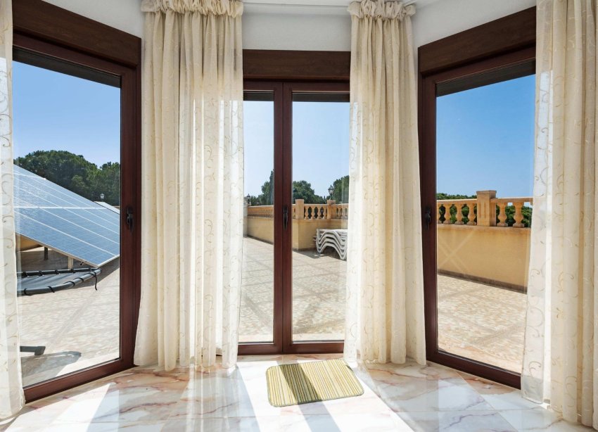 Resale - Villa / House - Orihuela Costa - Campoamor
