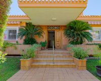 Resale - Villa / House - Orihuela Costa - Campoamor
