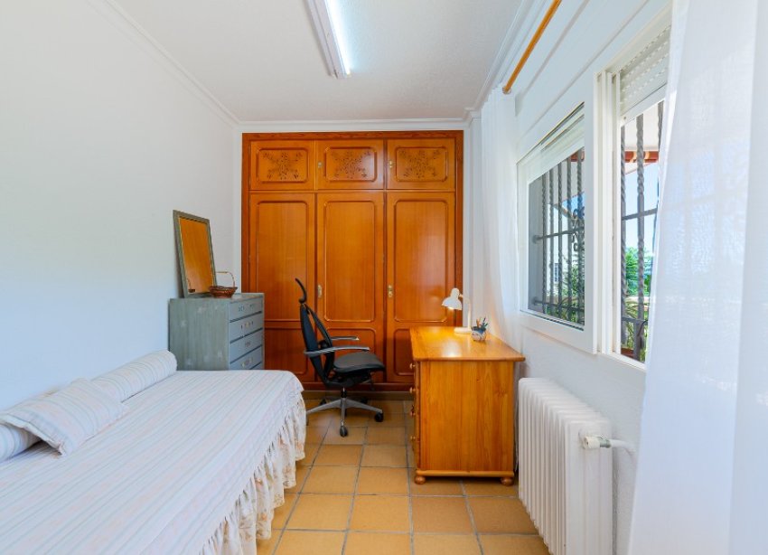 Resale - Villa / House - Orihuela Costa - Campoamor