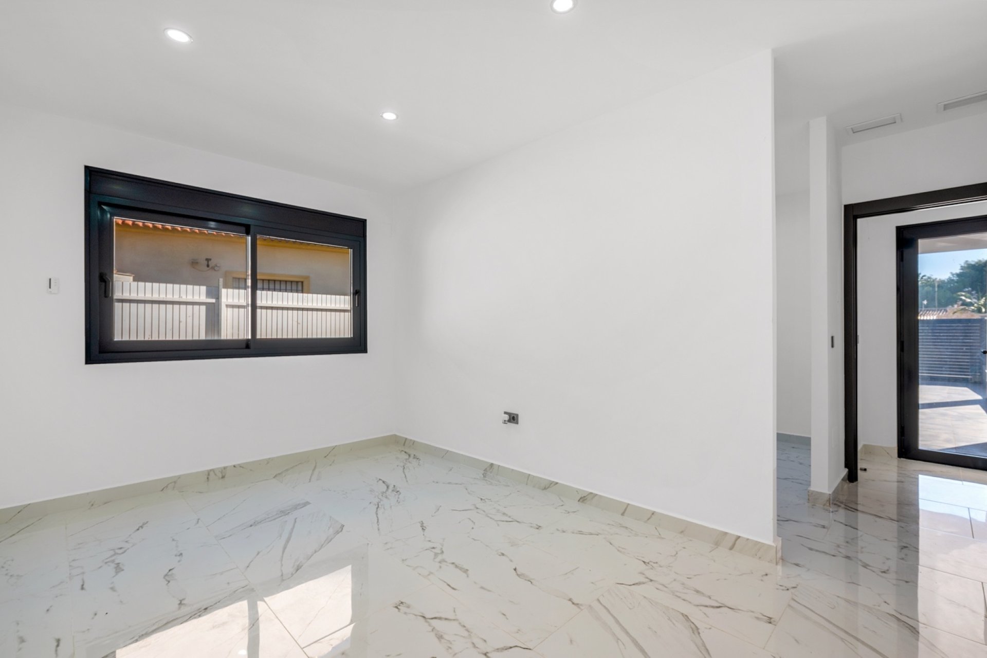 Resale - Villa / House - Orihuela Costa - Campoamor
