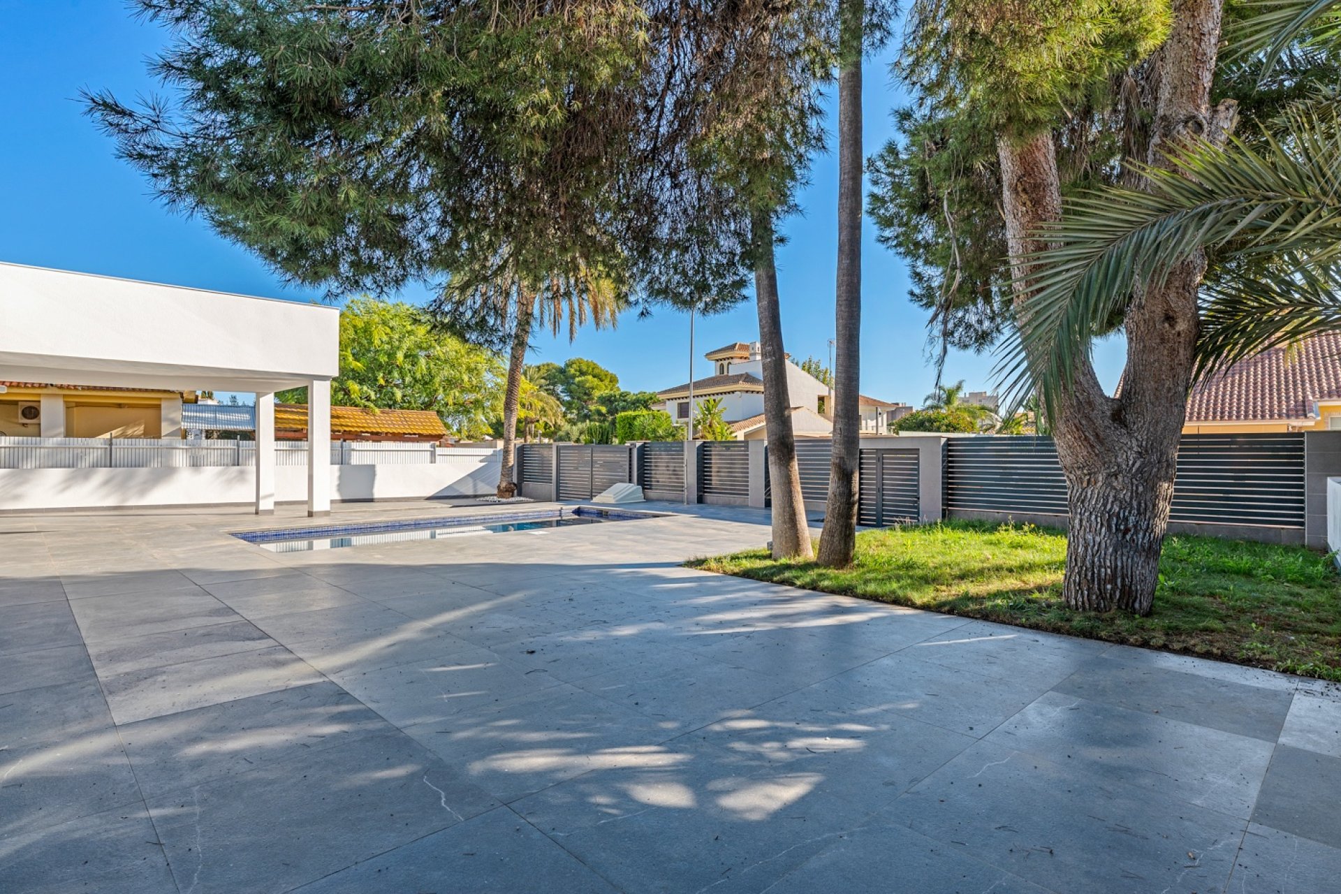 Resale - Villa / House - Orihuela Costa - Campoamor