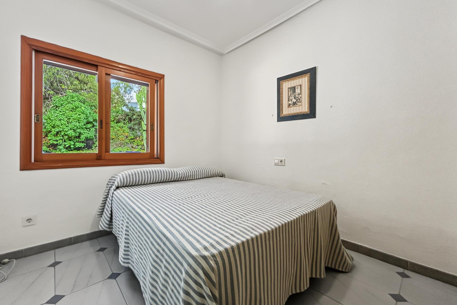 Resale - Villa / House - Orihuela Costa - Campoamor