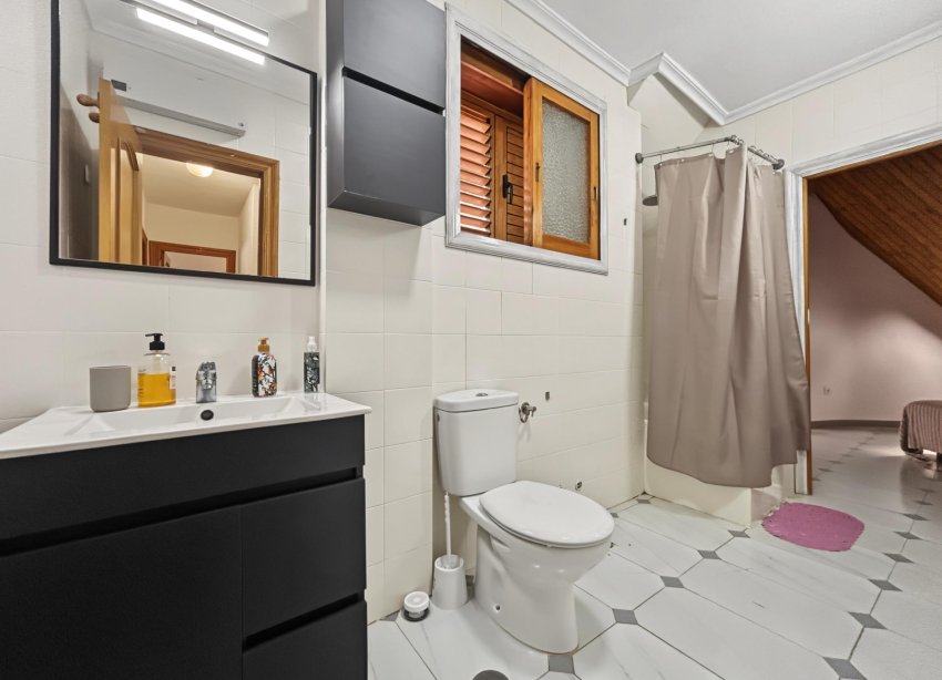 Resale - Villa / House - Orihuela Costa - Campoamor