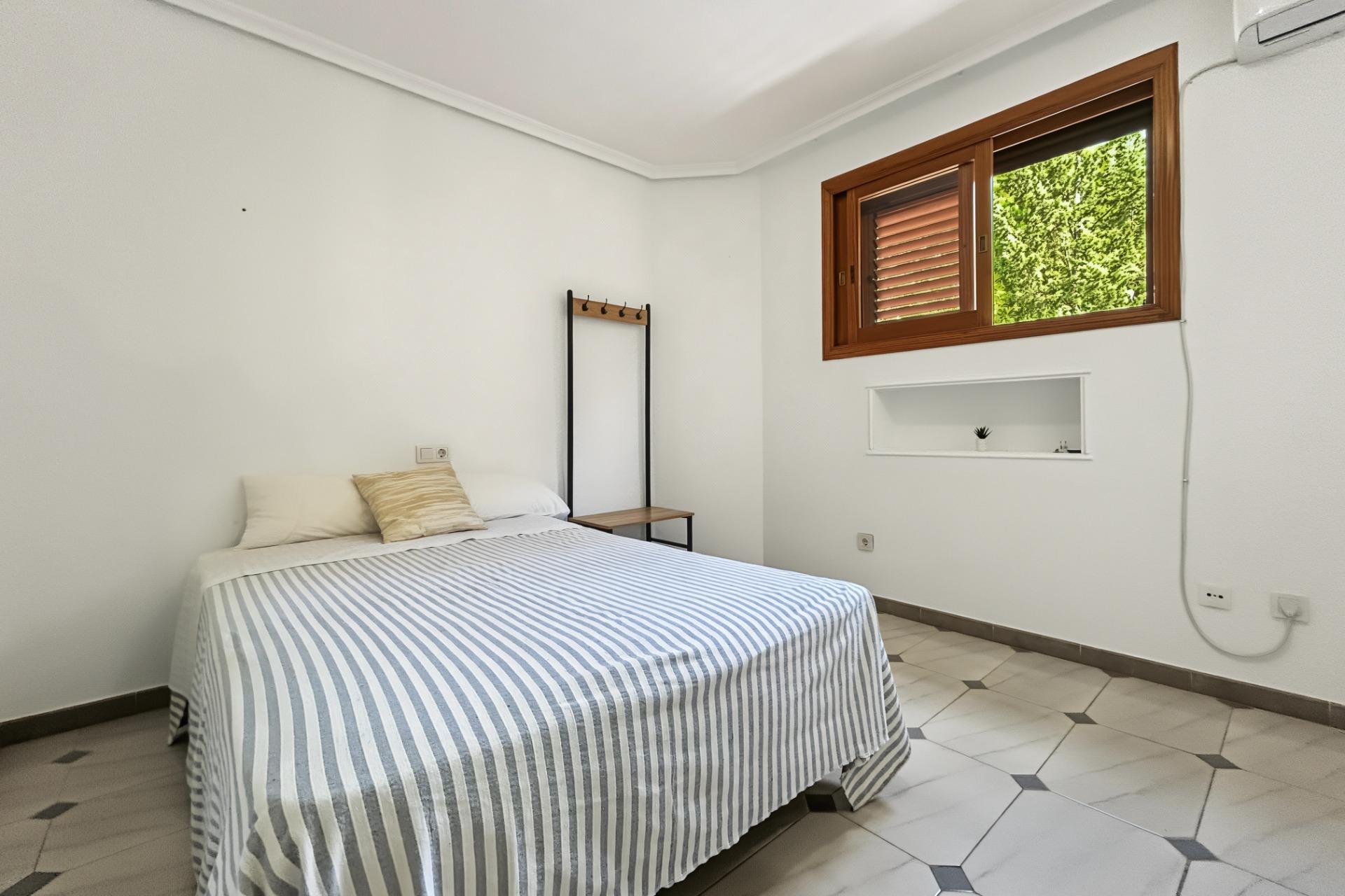 Resale - Villa / House - Orihuela Costa - Campoamor