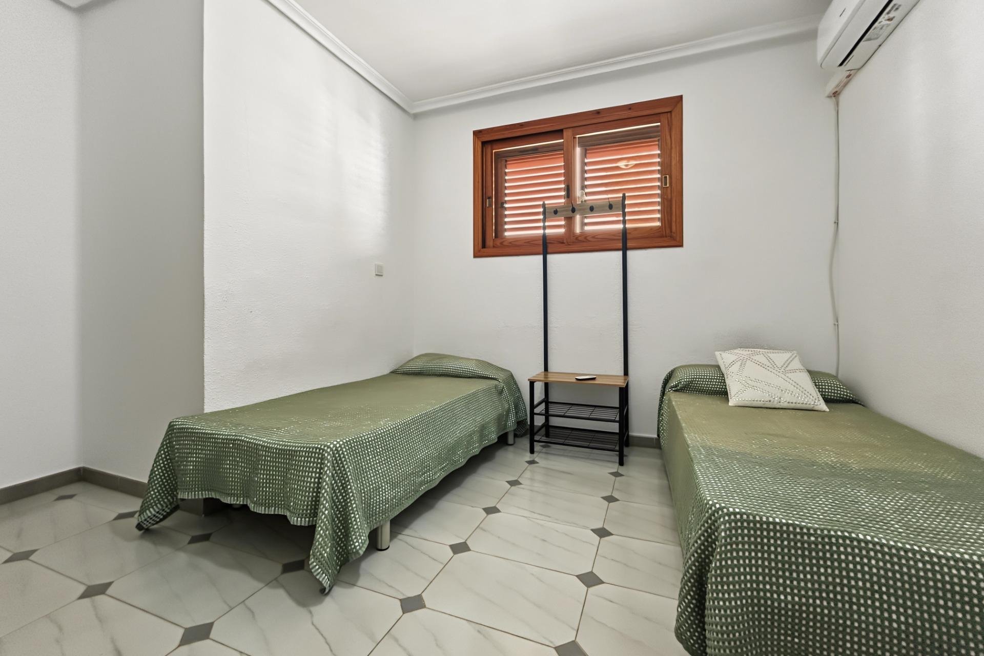 Resale - Villa / House - Orihuela Costa - Campoamor