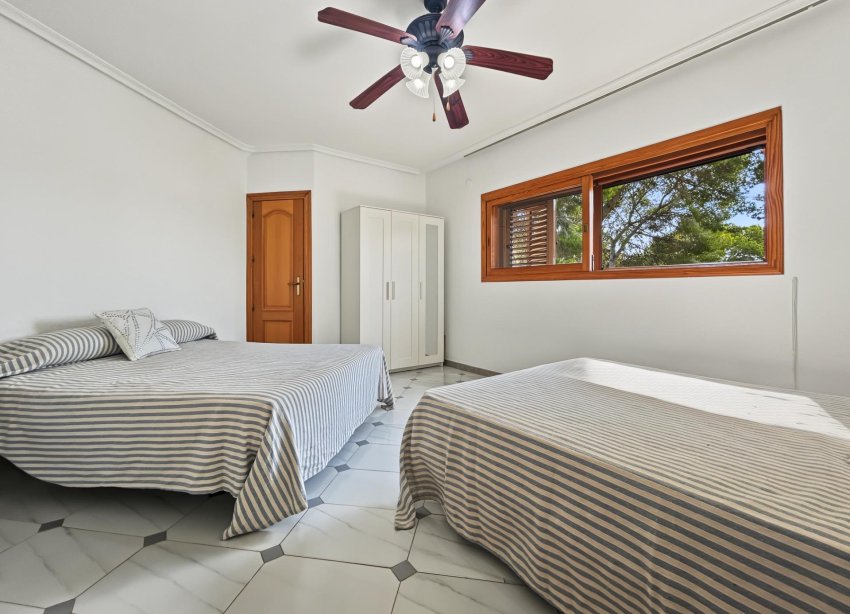 Resale - Villa / House - Orihuela Costa - Campoamor