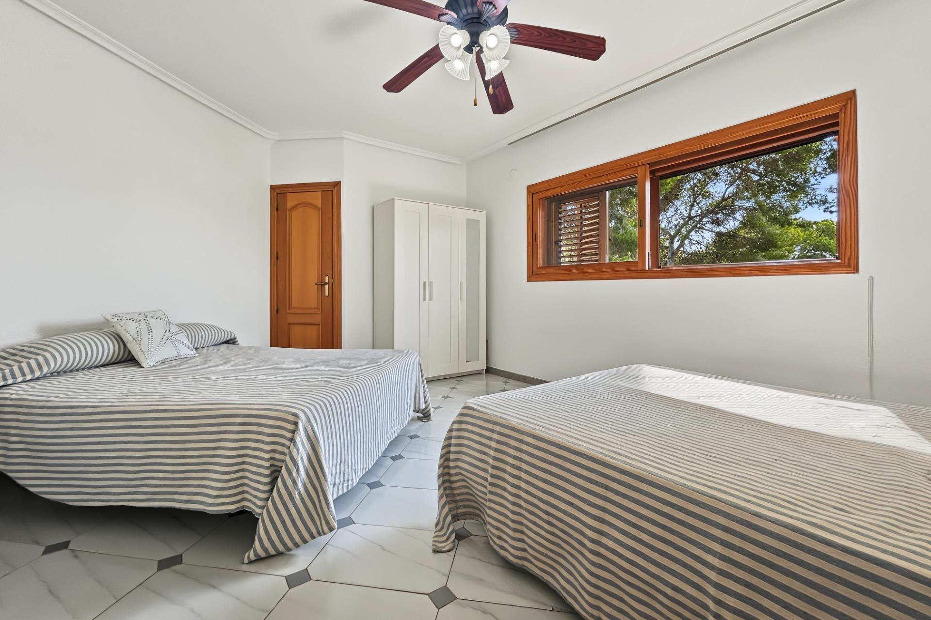 Resale - Villa / House - Orihuela Costa - Campoamor