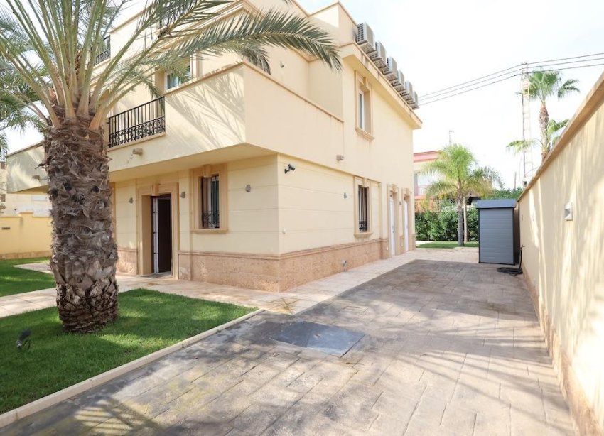 Resale - Villa / House - Orihuela Costa - Costa blanca