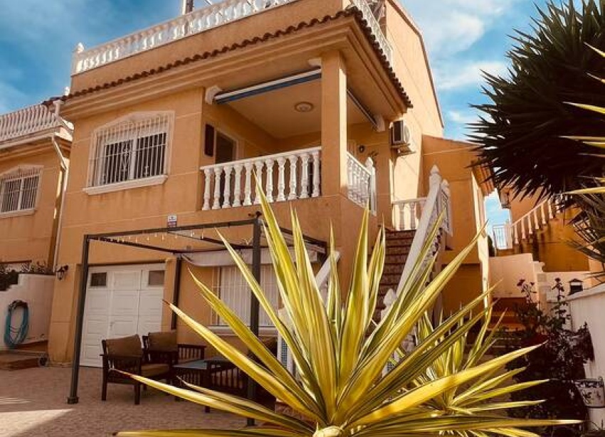 Resale - Villa / House - Orihuela Costa - Costa blanca