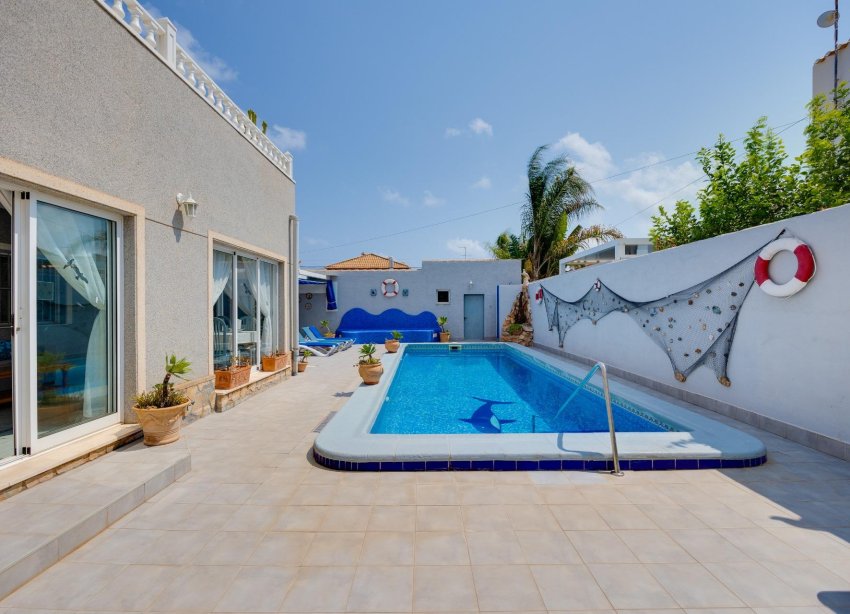 Resale - Villa / House - Orihuela Costa - La Regia