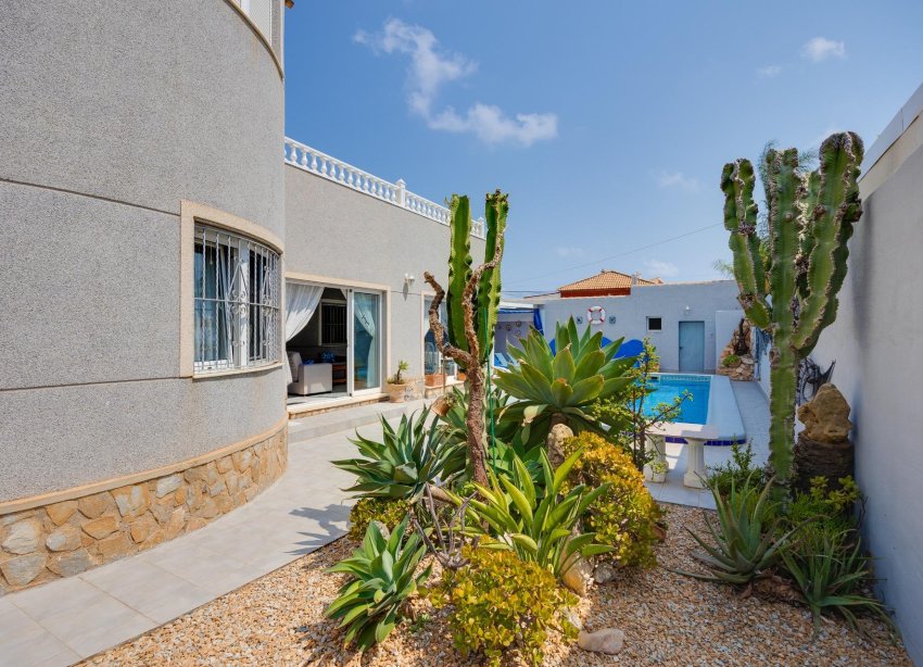 Resale - Villa / House - Orihuela Costa - La Regia