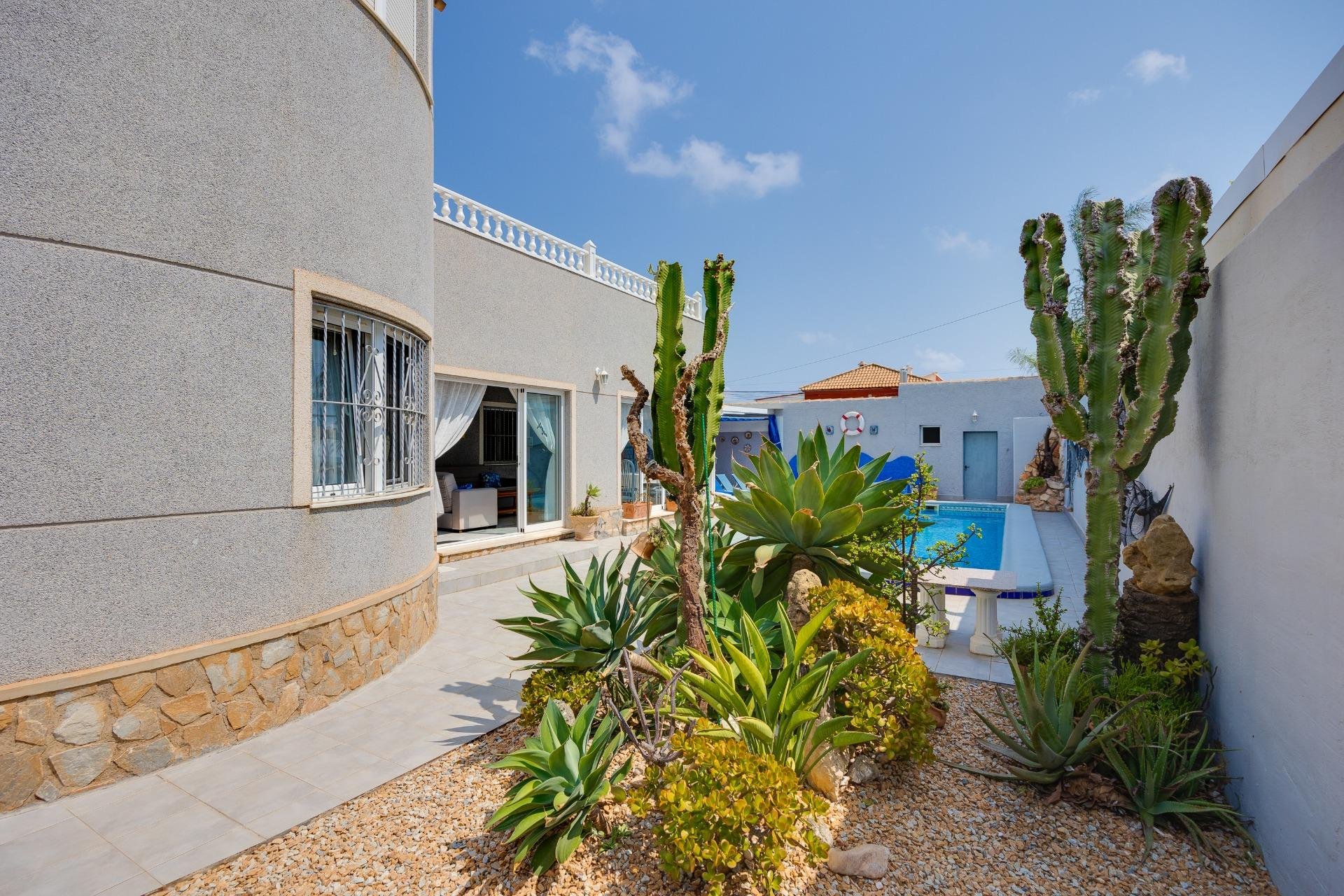 Resale - Villa / House - Orihuela Costa - La Regia
