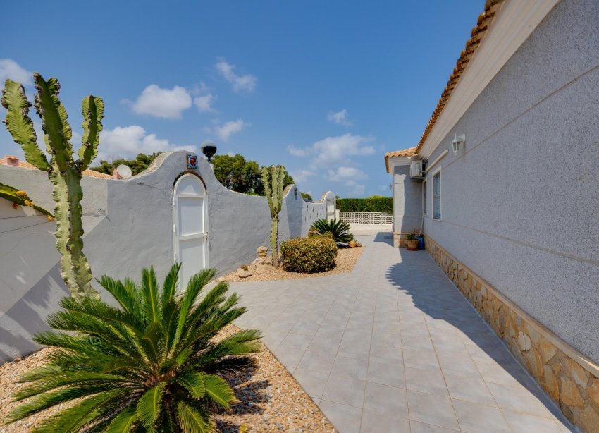 Resale - Villa / House - Orihuela Costa - La Regia