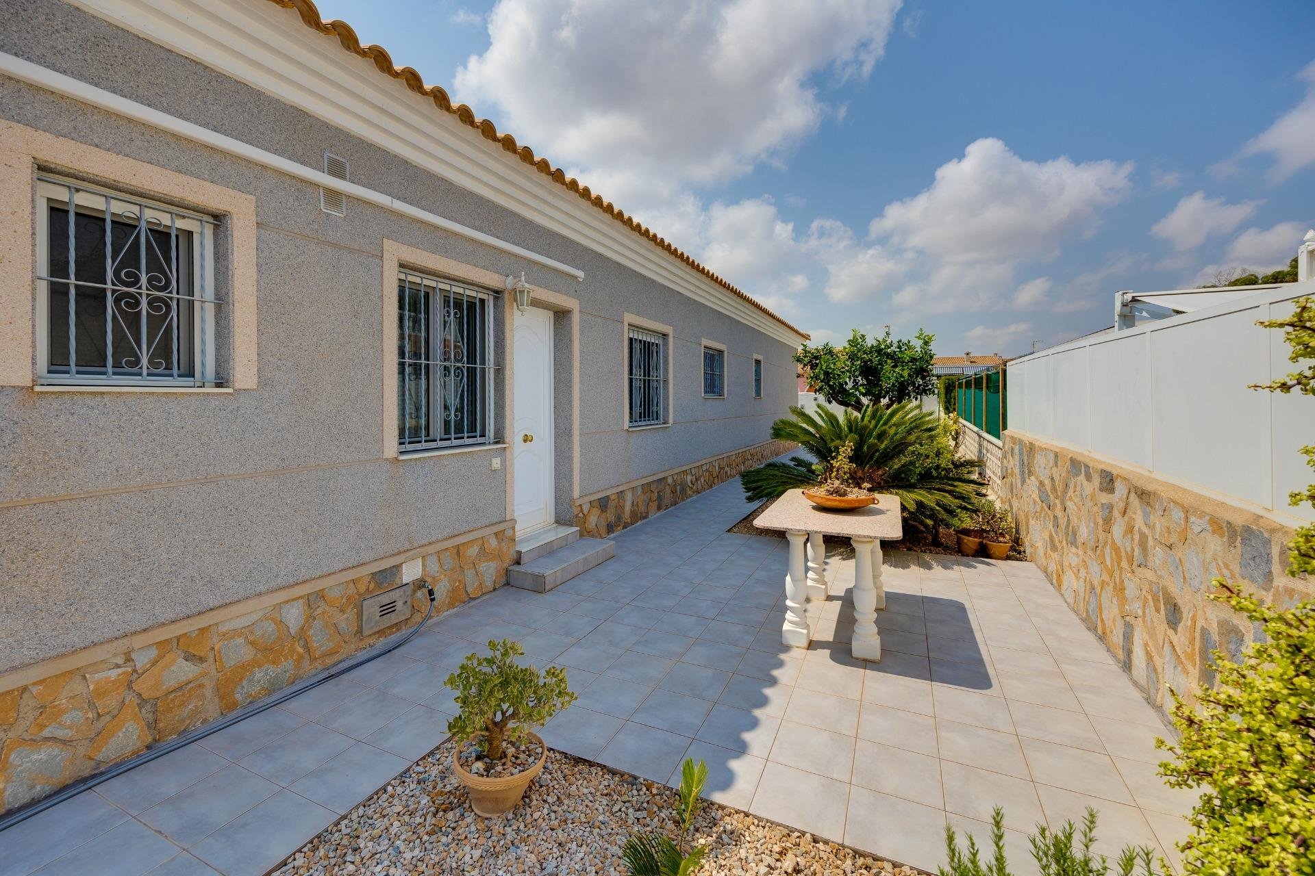 Resale - Villa / House - Orihuela Costa - La Regia