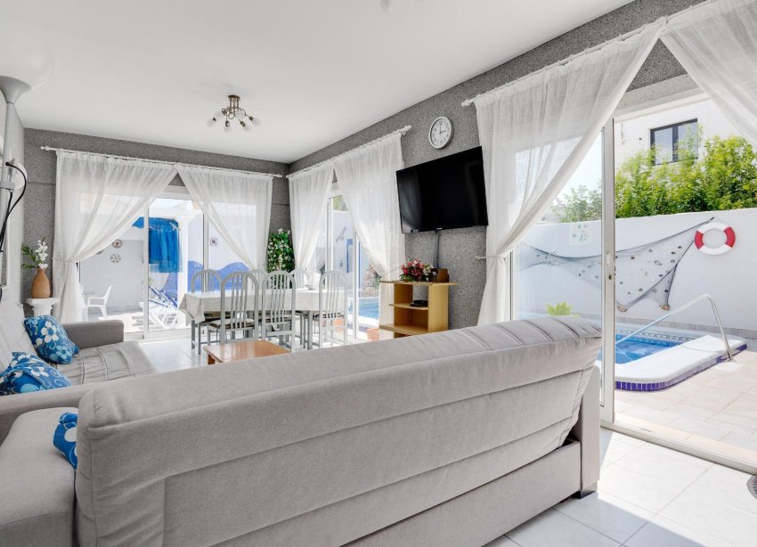 Resale - Villa / House - Orihuela Costa - La Regia