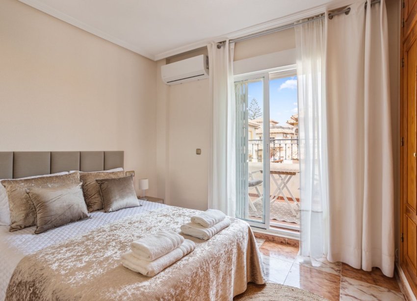 Resale - Villa / House - Orihuela Costa - La Regia