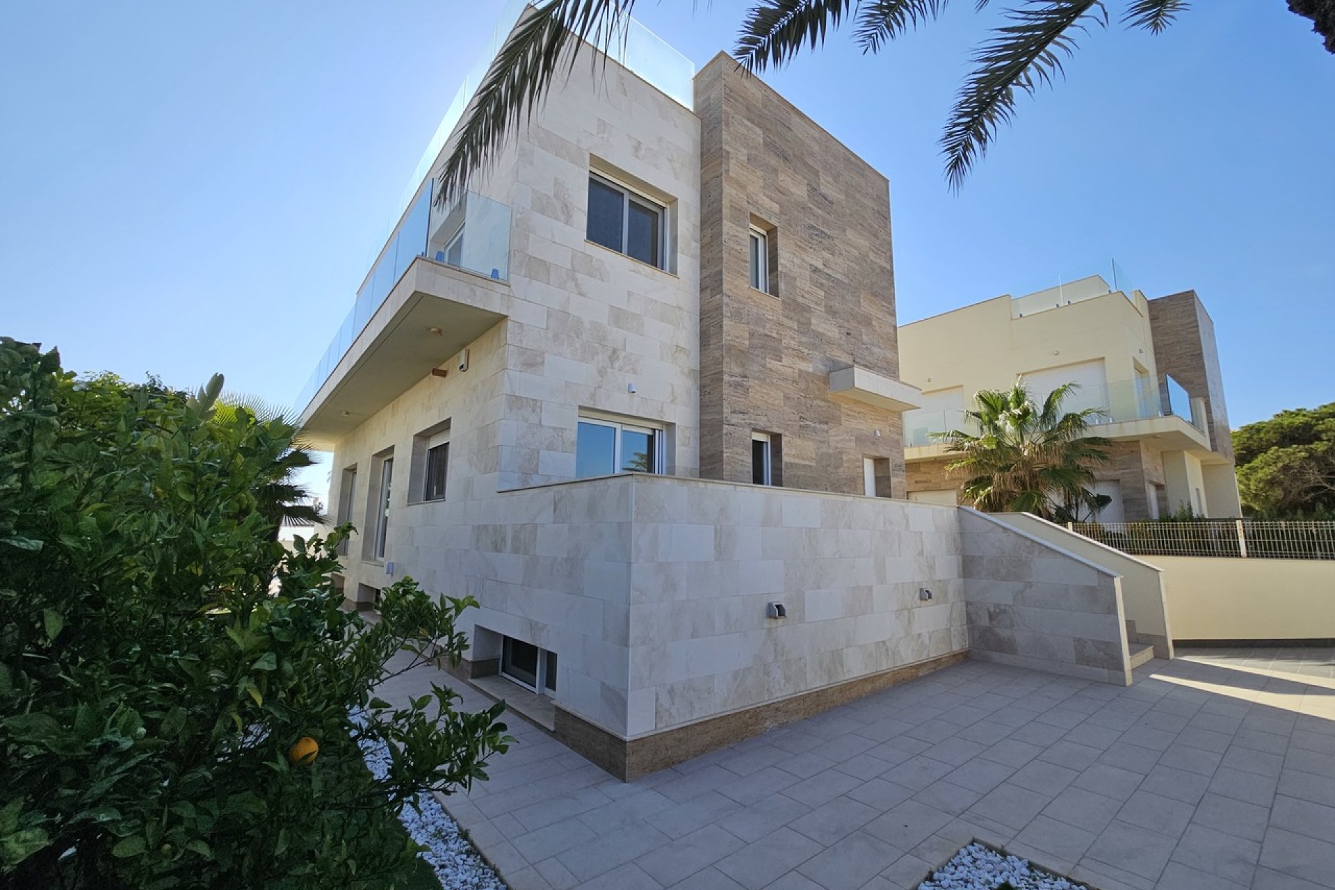 Resale - Villa / House - Orihuela Costa - La Zenia