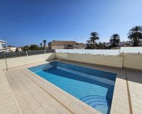 Resale - Villa / House - Orihuela Costa - La Zenia
