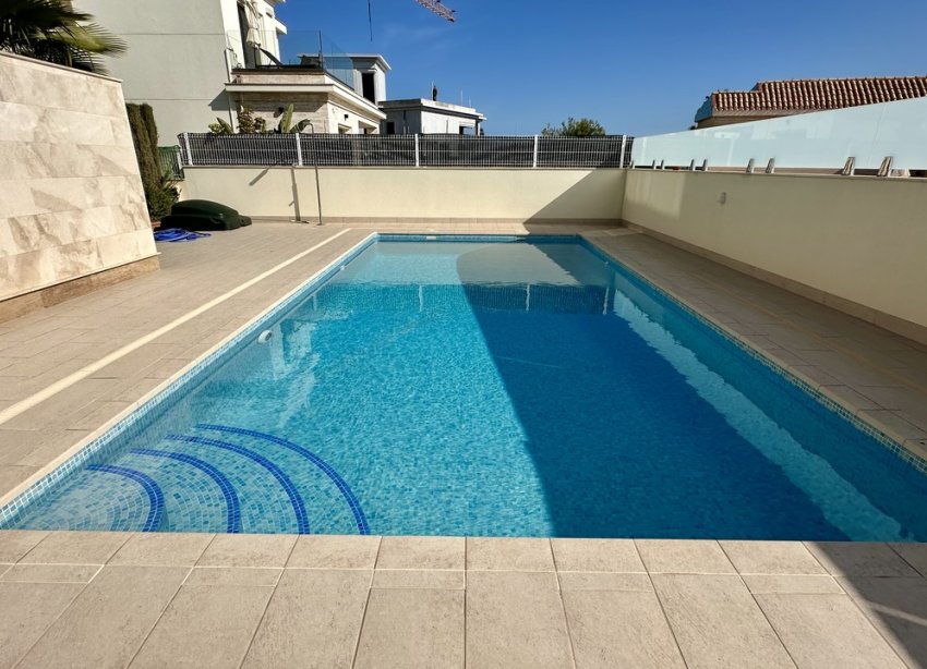 Resale - Villa / House - Orihuela Costa - La Zenia