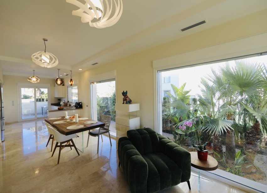 Resale - Villa / House - Orihuela Costa - La Zenia