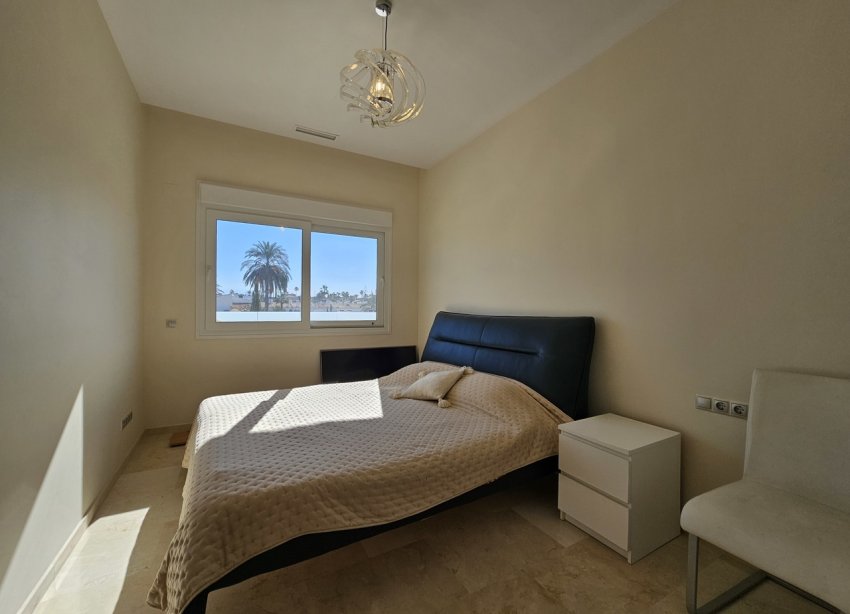 Resale - Villa / House - Orihuela Costa - La Zenia