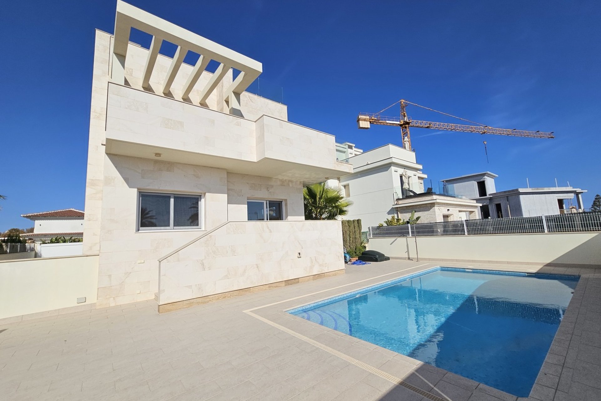 Resale - Villa / House - Orihuela Costa - La Zenia
