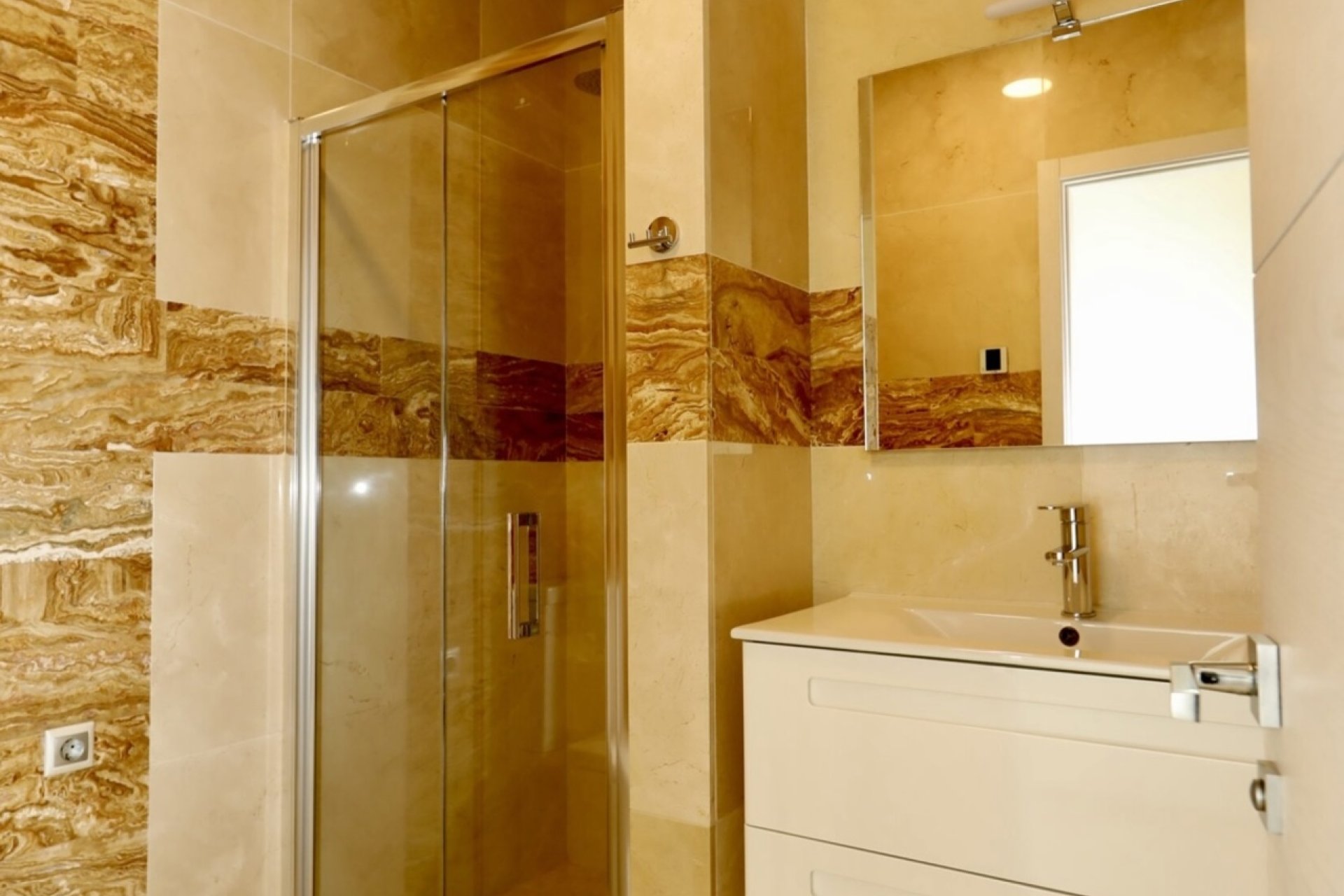 Resale - Villa / House - Orihuela Costa - La Zenia
