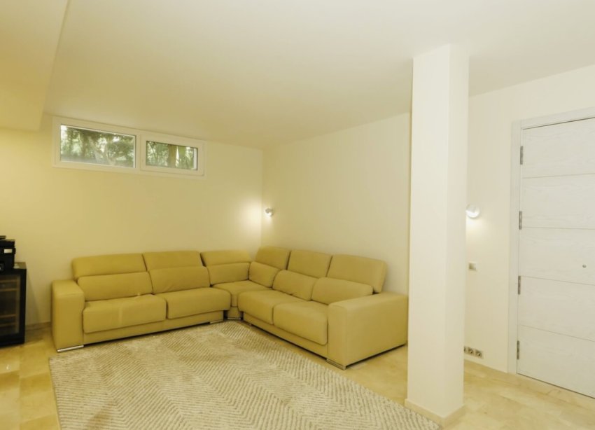 Resale - Villa / House - Orihuela Costa - La Zenia
