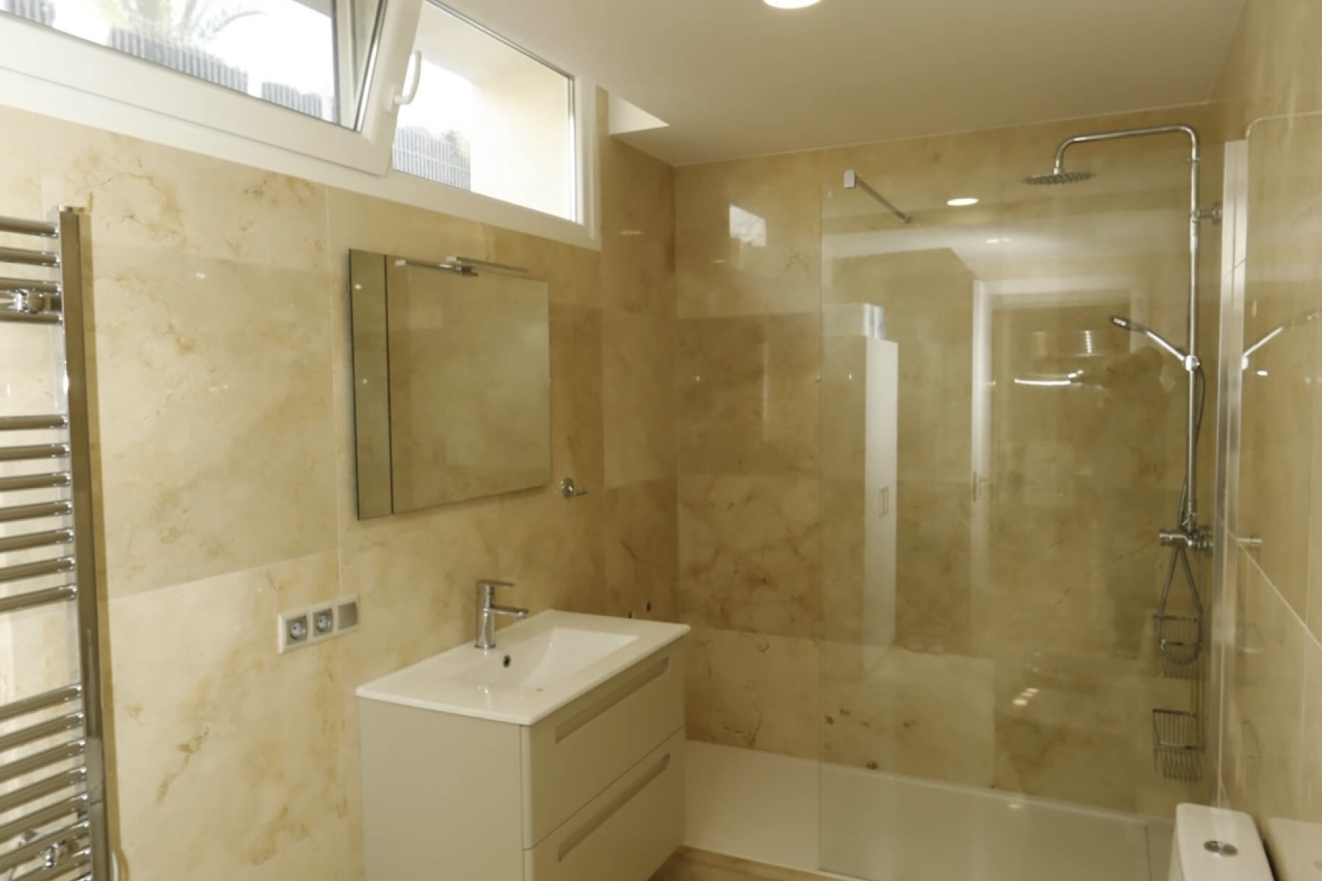 Resale - Villa / House - Orihuela Costa - La Zenia