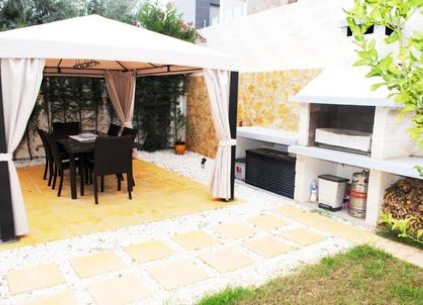 Resale - Villa / House - Orihuela Costa - La Zenia