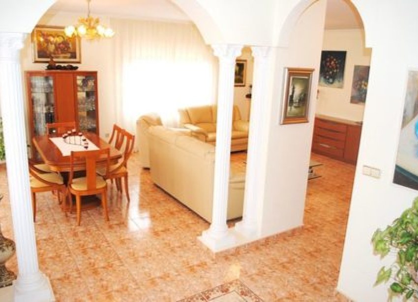 Resale - Villa / House - Orihuela Costa - La Zenia
