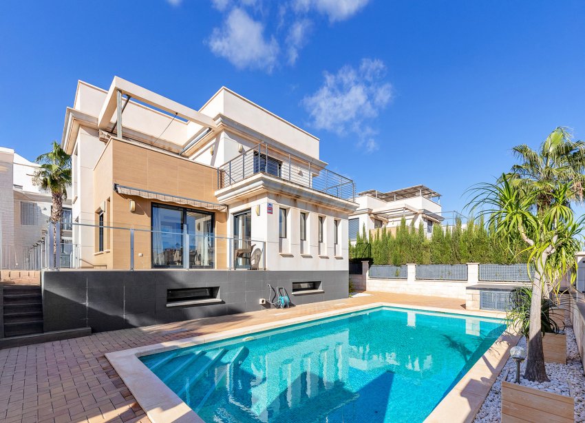 Resale - Villa / House - Orihuela Costa - La Zenia