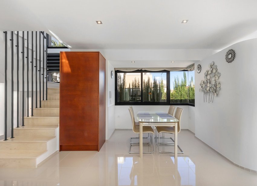 Resale - Villa / House - Orihuela Costa - La Zenia