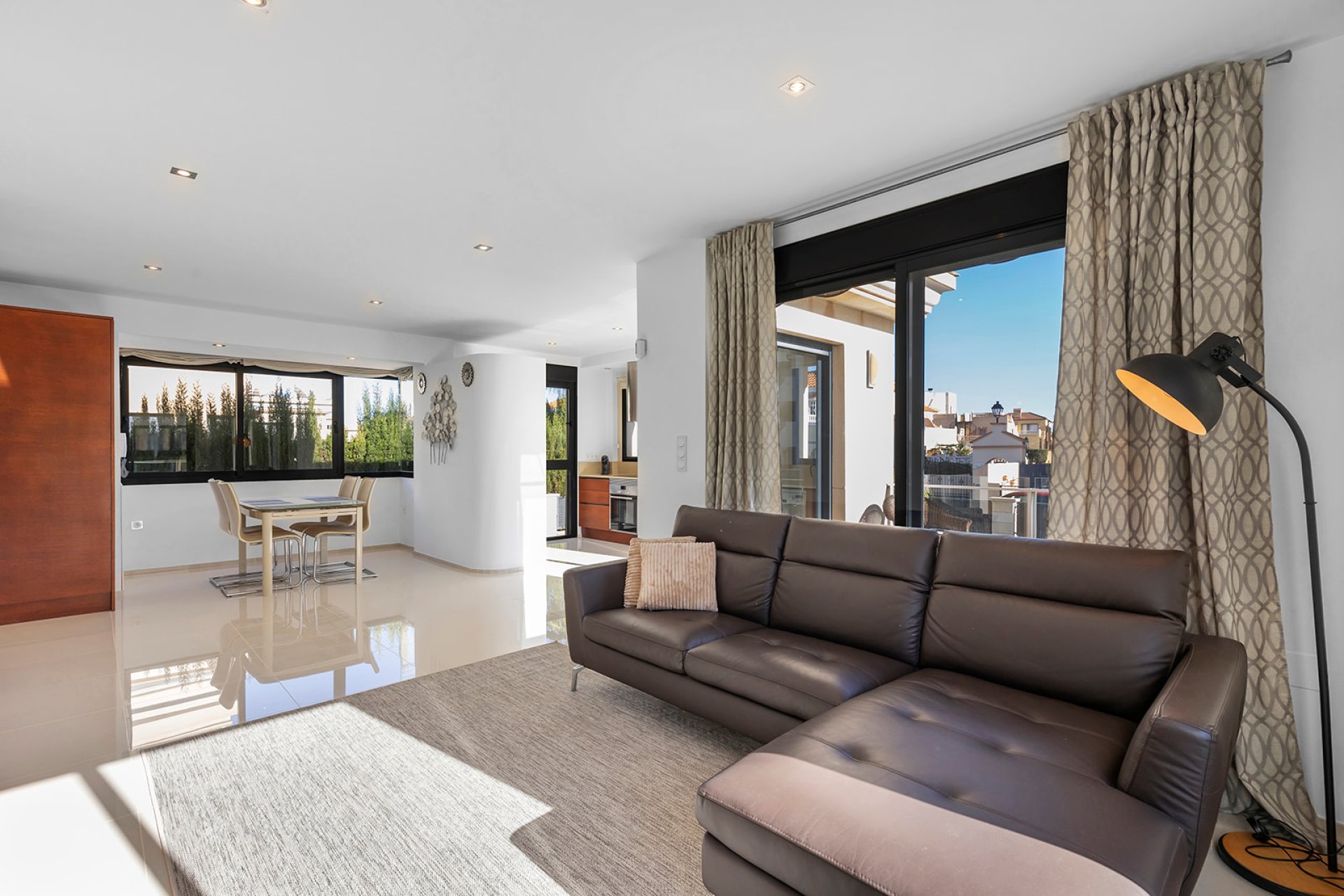 Resale - Villa / House - Orihuela Costa - La Zenia