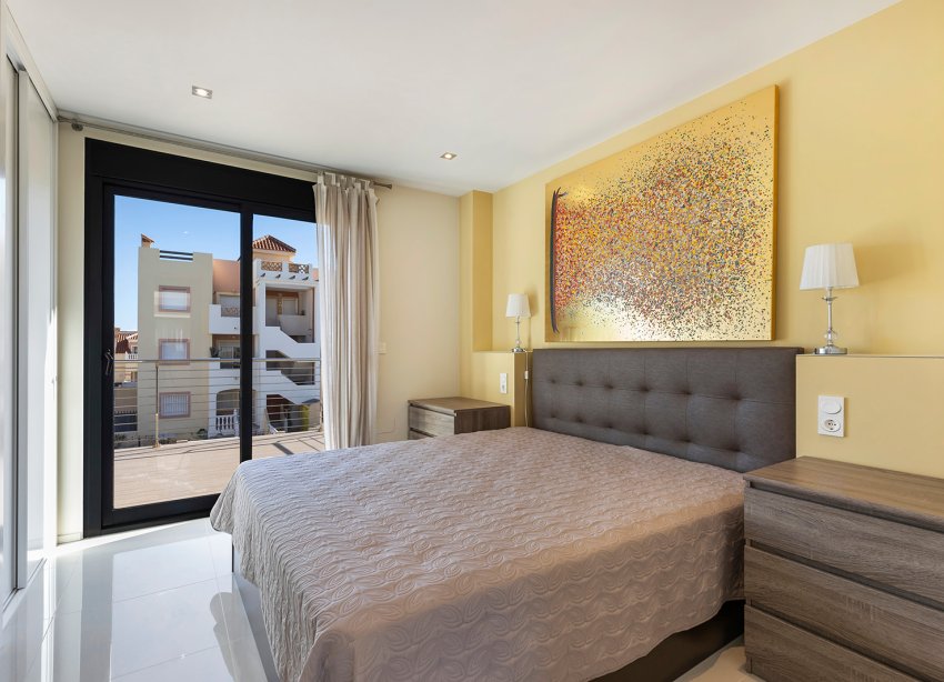 Resale - Villa / House - Orihuela Costa - La Zenia