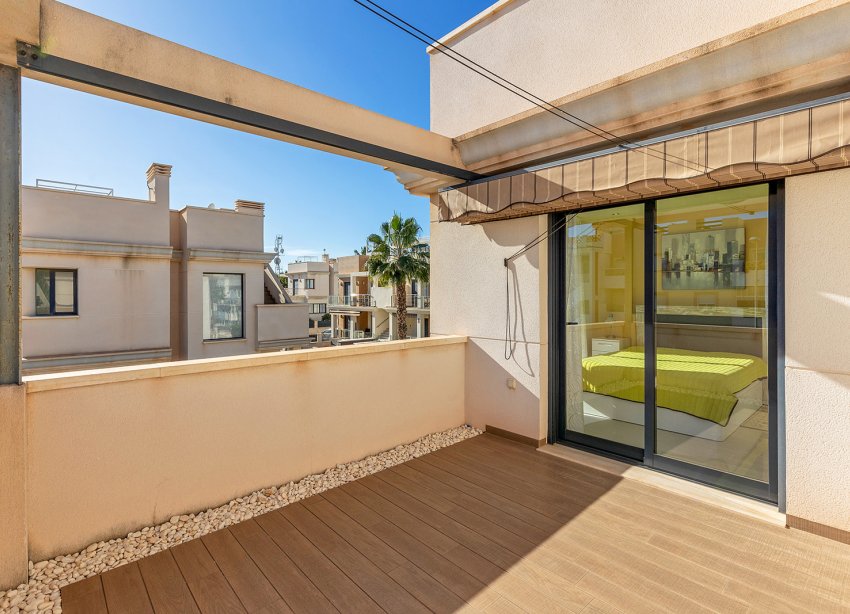 Resale - Villa / House - Orihuela Costa - La Zenia