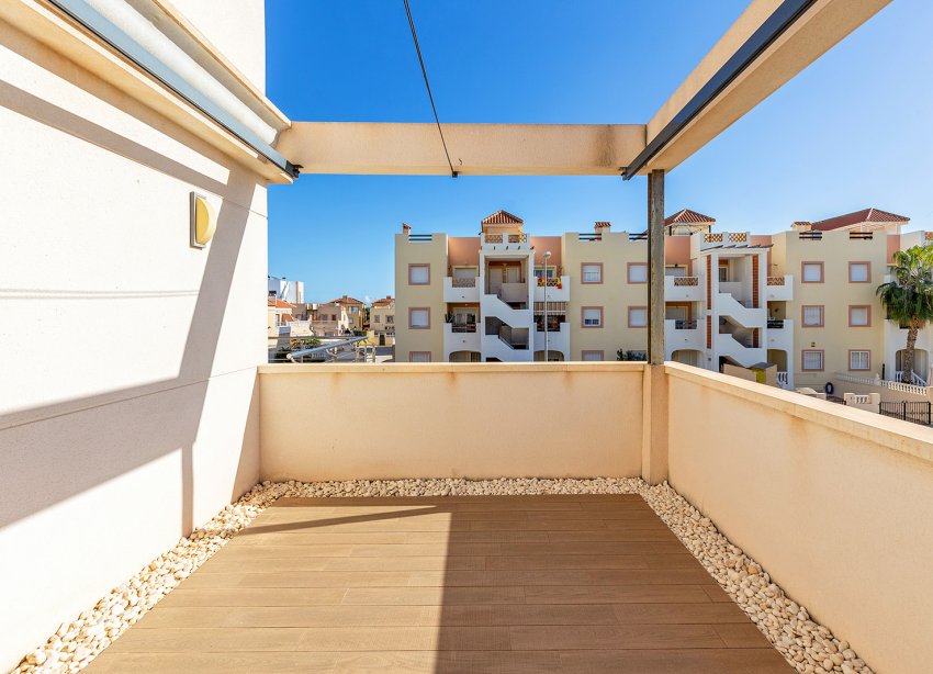 Resale - Villa / House - Orihuela Costa - La Zenia