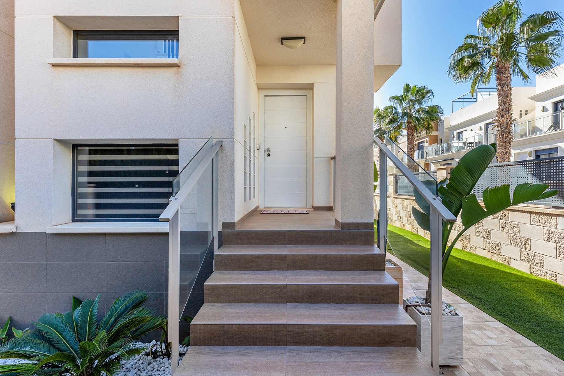 Resale - Villa / House - Orihuela Costa - La Zenia