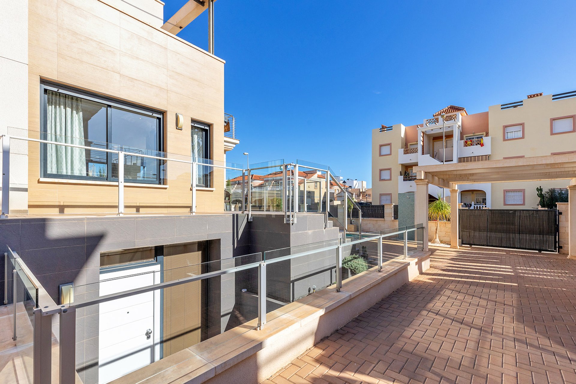 Resale - Villa / House - Orihuela Costa - La Zenia