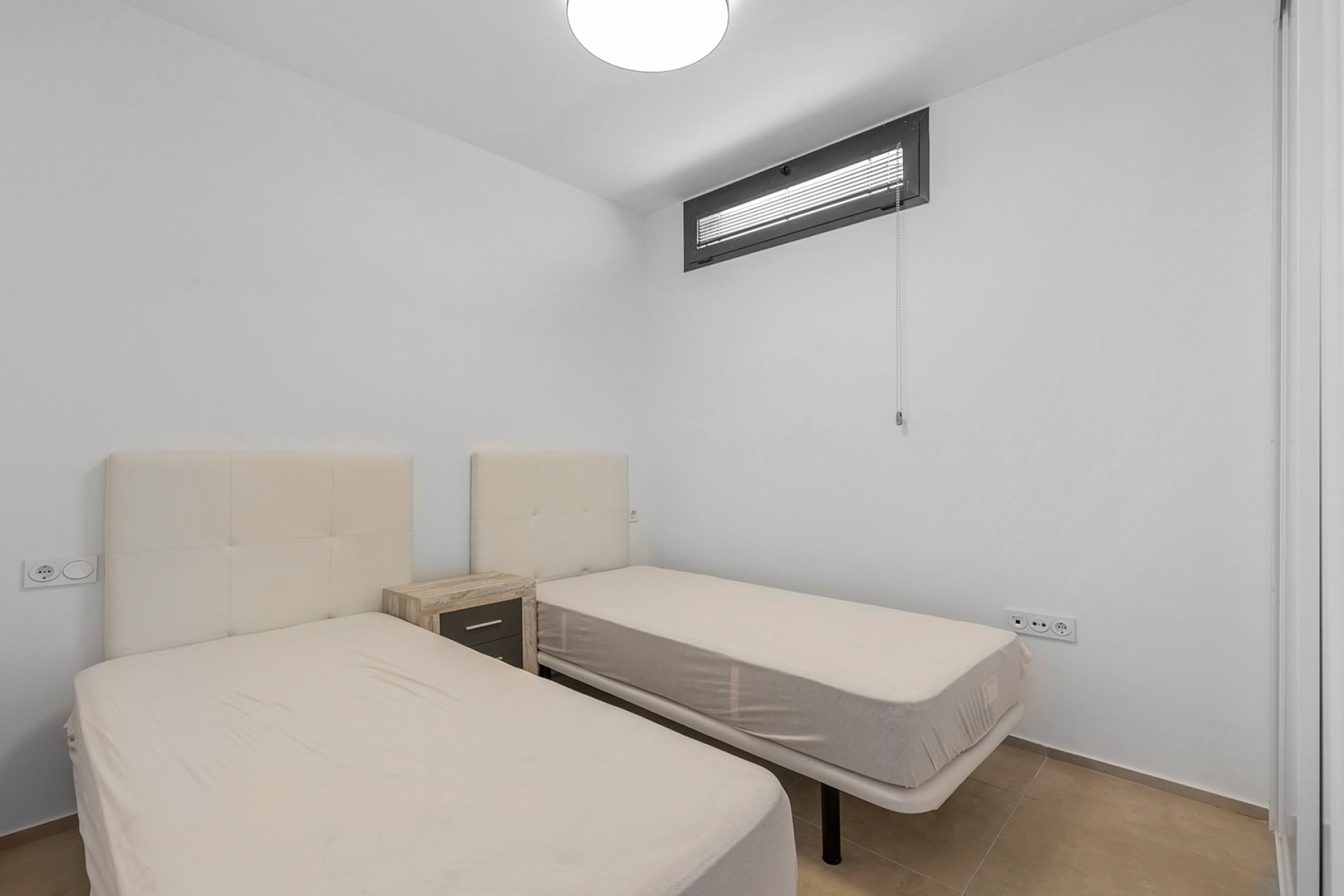 Resale - Villa / House - Orihuela Costa - La Zenia