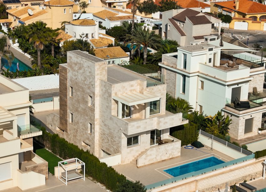 Resale - Villa / House - Orihuela Costa - La Zenia