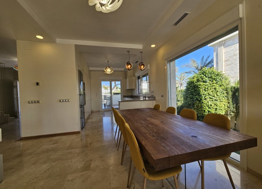 Resale - Villa / House - Orihuela Costa - La Zenia