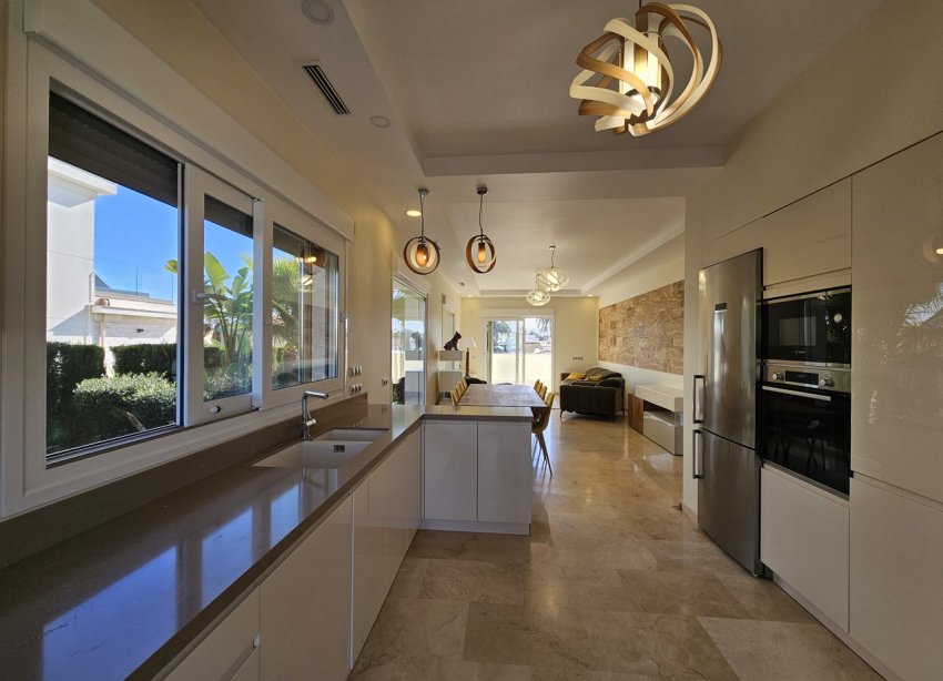 Resale - Villa / House - Orihuela Costa - La Zenia